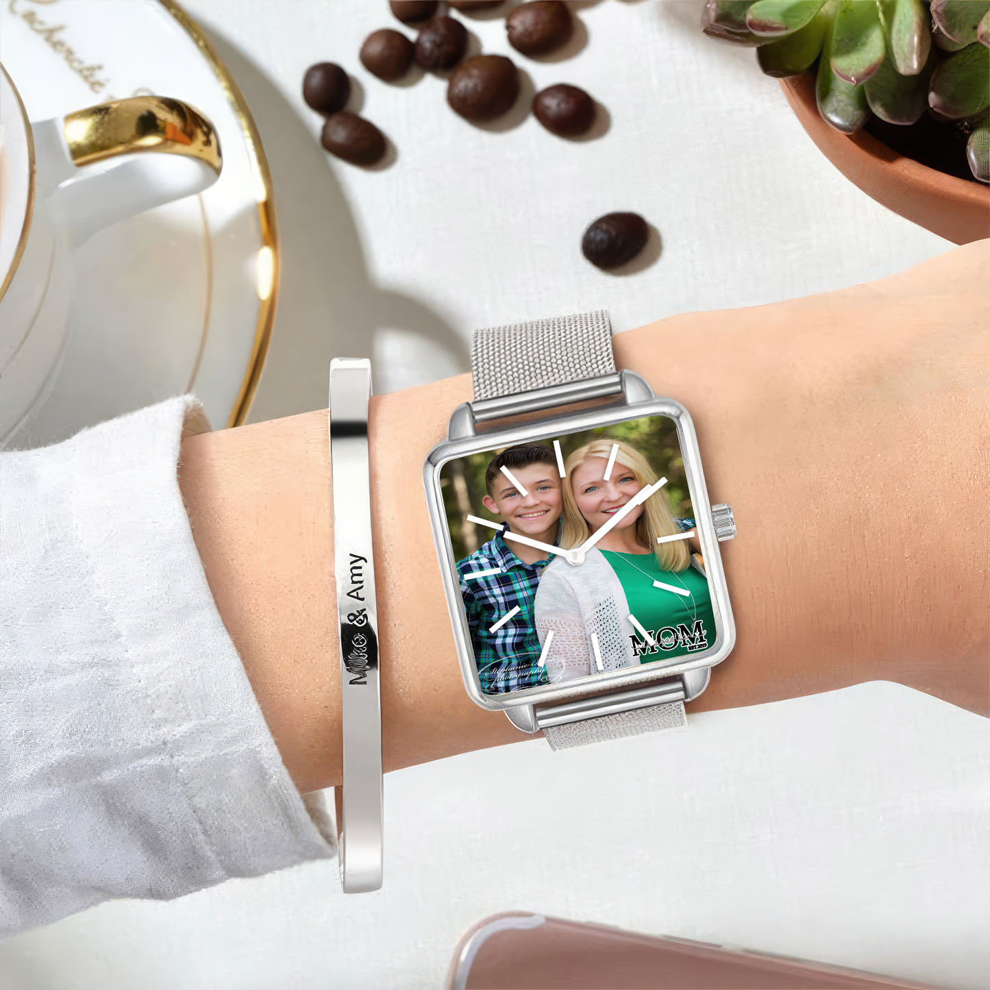 Mom Est Watch